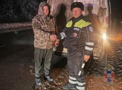 Как два Дмитрия Попова спасли растерянного мужчину, оставшегося без топлива на воронежской трассе