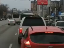 Причину пробок на Московском проспекте наглядно показали в Воронеже 