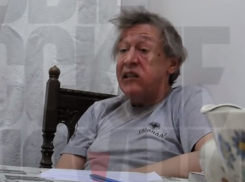 Скандального Михаила Ефремова этапировали в колонию по соседству с Воронежской областью