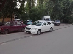 Пакостную парковку гостя из Краснодара показали в Воронеже