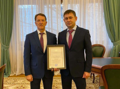 Главный воронежский единоросс Владимир Нетесов показал следы удушья во время встречи с бывшим губернатором Гордеевым