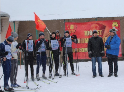 Сотня коммунистов Воронежа пробежалась на «Комсомольской лыжне»