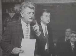 Перед дефолтом 1998 года чиновники нещадно рвали внебюджетные деньги в Воронеже