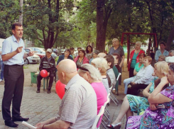 Константин Ашифин сдал в избирком подписи муниципальных депутатов