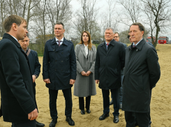 Со строительством новой воронежской птицефабрики за 2,5 млрд рублей ознакомился Алексей Гордеев