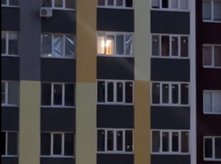 Воронежцев принудительно заставили слушать песни про женщин и чупа-чупсы в 4 утра