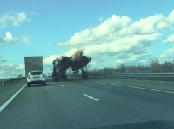 Американцев шокировала перевозка истребителя СУ-34 по воронежской трассе