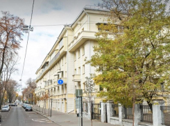 «Плаваем в помоях»: о коммунальной катастрофе сообщили жители дома в центре Воронежа