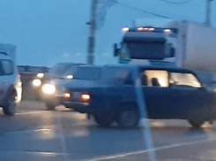 Мощная пробка возникла из-за «дня жестянщика» на мосту в Воронеже