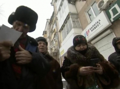 Оставившего воронежцев без миллионов рублей главаря финансовой пирамиды не могут найти