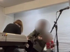 Видео с ударом тока гитариста-подростка может оказаться фейком в Воронеже