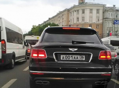 Раскрыта личность воронежца, владеющего Bentley «первого чиновника»