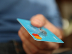 В Воронеже мошенница подключила женщине мобильный банк, украв 120 тысяч 