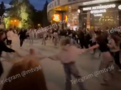 Воронежцев серьезно закружило в центре города