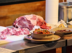 В Воронежской области в придорожном кафе продавали потенциально опасное мясо