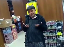 Главный фанат Бузовой устроил фееричное шоу в воронежском алкомаркете 