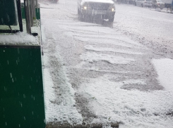 Удары града с ливнем по Воронежу сняли на видео