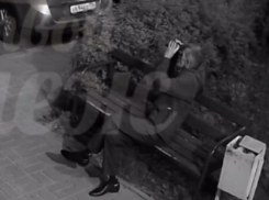 Незнакомец с биноклем беспокоит жителей воронежского микрорайона