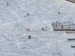 Зимние забавы бесстрашного уровня: мотоциклисты испытали на прочность воронежское водохранилище