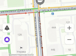 Воронежцы встали в огромной пробке на Московском проспекте из-за вечно красного светофора