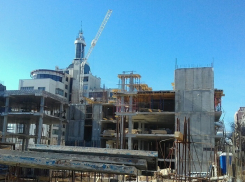 «Архитектурные бандиты» плюют на решение облсуда в двух шагах от правительства Гордеева