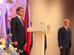 Гусев и Нетесов поздравили воронежских мам с праздником и припомнили выплаты в пандемию 