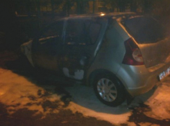 В Воронеже из-за замыкания электроповодки сгорел «Рено»