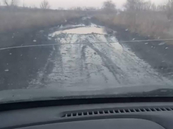 Дорога к братской могиле превратилась в трясину в селе под Воронежем