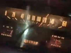 Старый «Москвич»-кабриолет разогнали до 120 км/ч в Воронеже