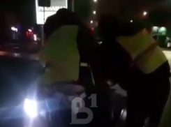 Опубликовано видео задержания пьяной автомобилистки, въехавшей в столб в Воронеже