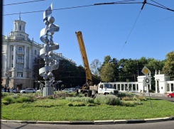 Опубликовано фото возвращенной на место «Молекулы ДНК» в центре Воронежа