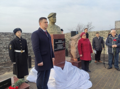 Героически погибшему воронежцу поставили бюст 