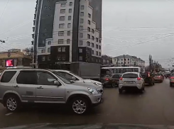 Что происходит с Заставой, когда не работает светофор, наглядно показали в Воронеже