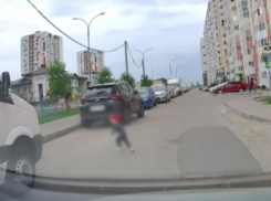 Опасный момент запечатлели на видео в Воронеже
