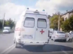 Диковатая выходка водителя скорой попала на видео в Воронеже