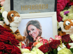 С могилы Юлии Началовой стали загадочно пропадать вещи