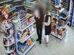 Нестандартный поступок любовной пары попал на видео в Воронеже
