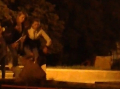 Компания молодых хулиганок жестоко избила мужчину в центре Воронежа