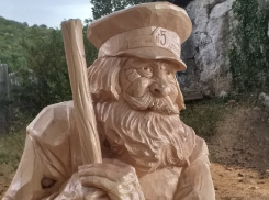 Безупречное мастерство деревянной скульптуры продемонстрировал укротитель бензопилы из Воронежа