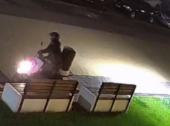 Очень странное воровство попало на видео в Воронеже