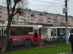 «Они так нажиться решили»: воронежец рассказал странные подробности о вставших на Московском проспекте троллейбусах