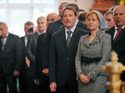 Губернатор Гордеев с женой отчитались о доходах