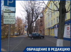 Разметку платной парковки уничтожили у супермаркета в Воронеже