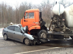 В Воронеже в ДТП с бетономешалкой погибли 2-летняя девочка и ее мама