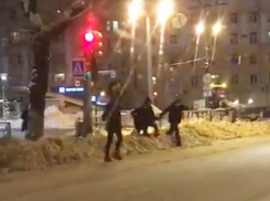 Сложный переход воронежцев через снежные завалы попал на видео