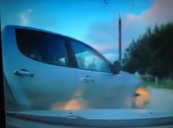 Момент переворота пикапа после нелепого ДТП сняли в Воронеже