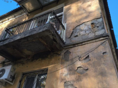 Проблемы сверху и снизу: общественники обратили внимание на 80-летнюю развалюху в Воронеже 