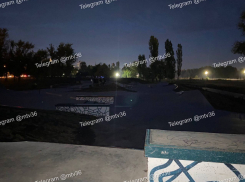 В кромешную тьму погрузился скейт-парк на Петровской набережной