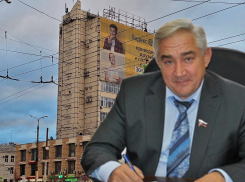 «Бил стулом, угрожал ножом»: на бывшего воронежского депутата написали заявление