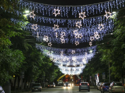 Фееричную иллюминацию впервые зажгли на улицах Воронежа